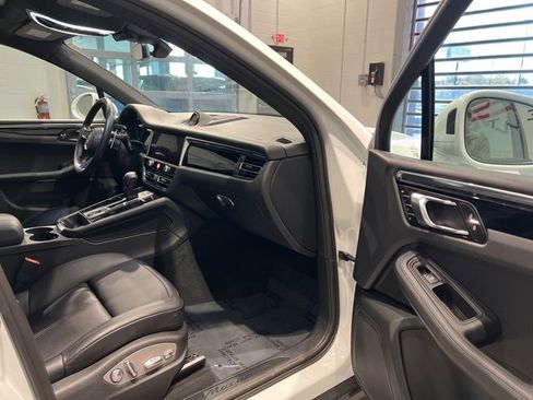 Used 2025 Porsche Macan Turbo image 35