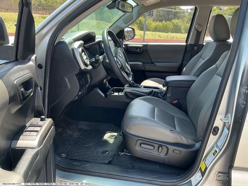 Used 2022 Toyota Tacoma SR5 RWD image 5