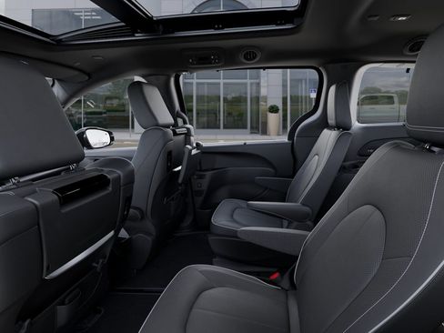 New 2026 Chrysler Pacifica Limited w/ Uconnect Theater Family Group image 25