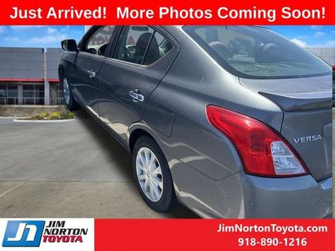 Used 2017 Nissan Versa SV FWD image 6