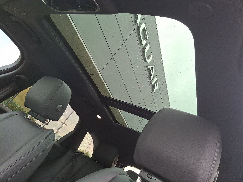 New 2026 Land Rover Range Rover Velar S AWD/4WD image 10