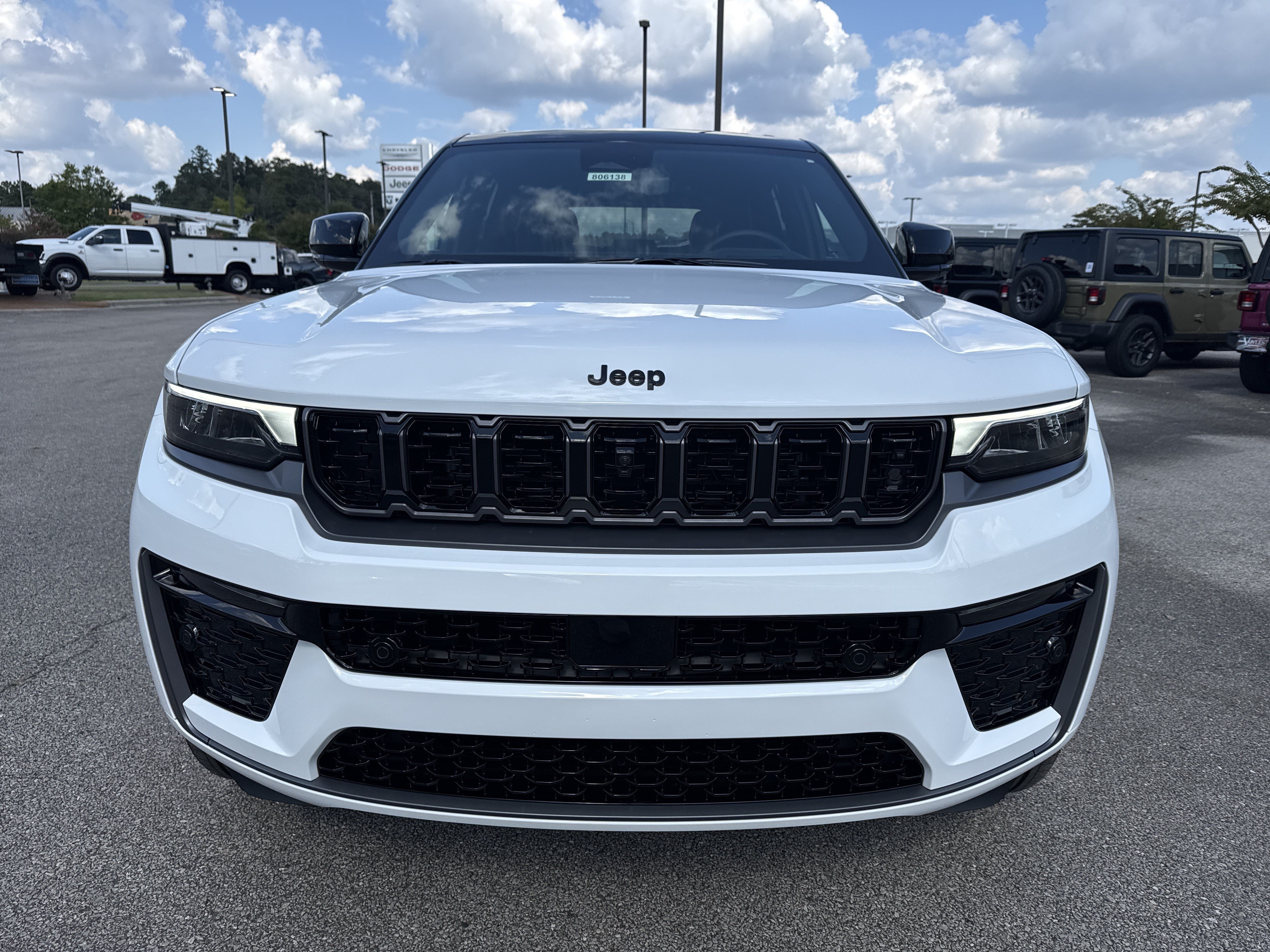 New 2027 Jeep Grand Cherokee Summit AWD/4WD image 2