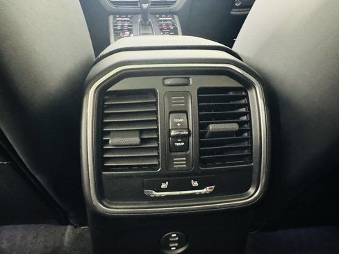 Used 2024 Porsche Macan AWD/4WD image 22