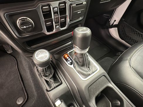 Used 2023 Jeep Wrangler Unlimited Sahara w/ Cold Weather Group AWD/4WD image 17