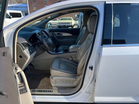 Used 2013 Lincoln MKX FWD image 13