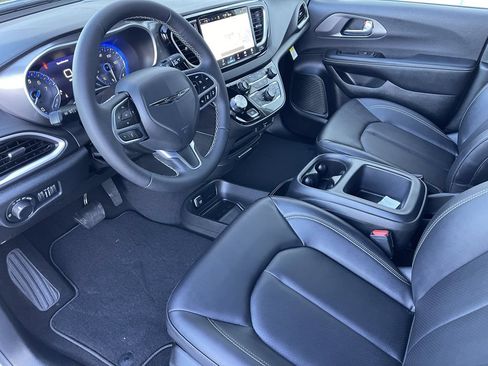 New 2026 Chrysler Voyager LX FWD image 11