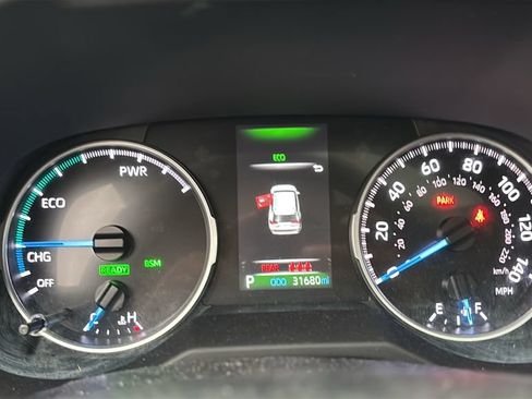 Used 2022 Toyota RAV4 XLE Premium AWD/4WD image 17