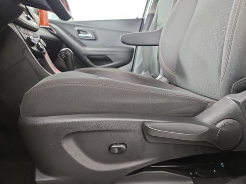 Certified 2020 Chevrolet Trax LS w/ Tint and Cruise Package image 27