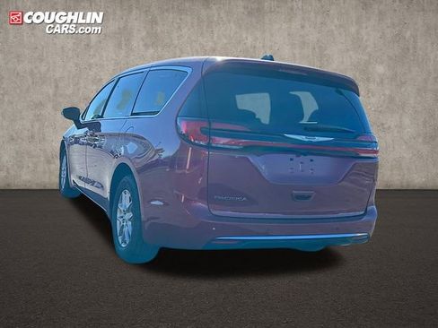 New 2026 Chrysler Pacifica Select image 6
