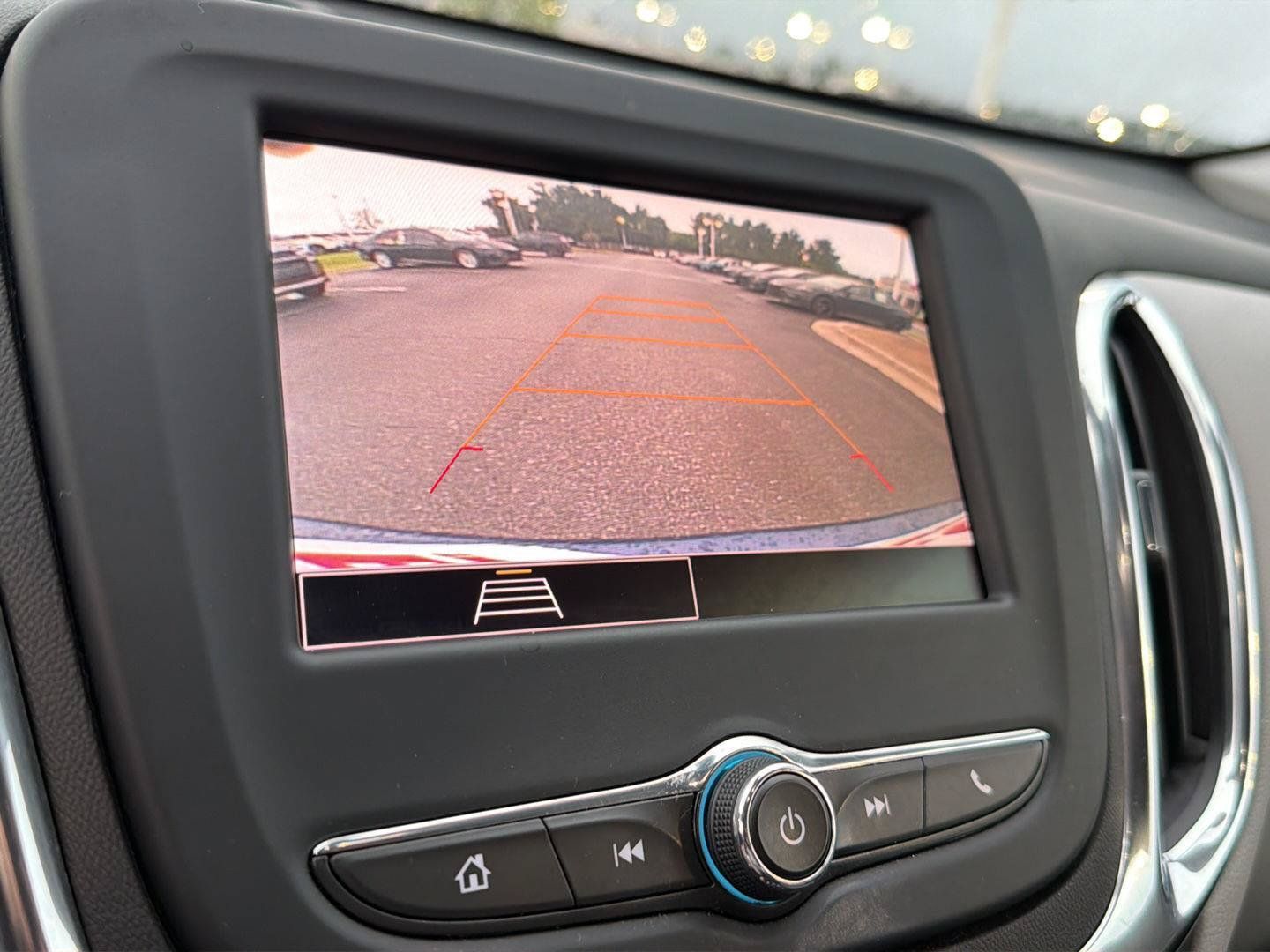 Used 2022 Chevrolet Equinox LS AWD/4WD image 24