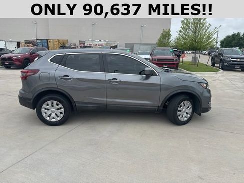 Used 2020 Nissan Rogue Sport S image 2