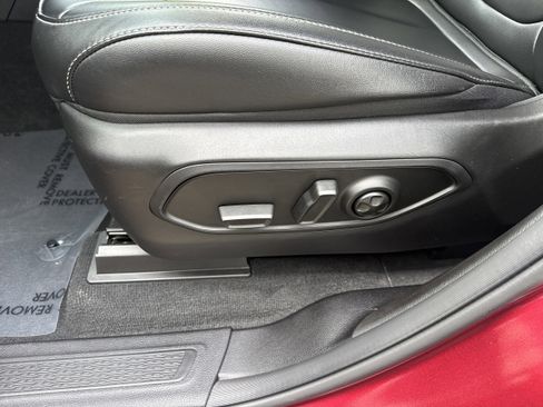 Used 2025 Jeep Grand Cherokee Limited w/ Black Appearance Package AWD/4WD image 6