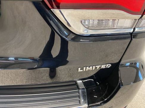 Used 2022 Jeep Grand Cherokee Limited image 7