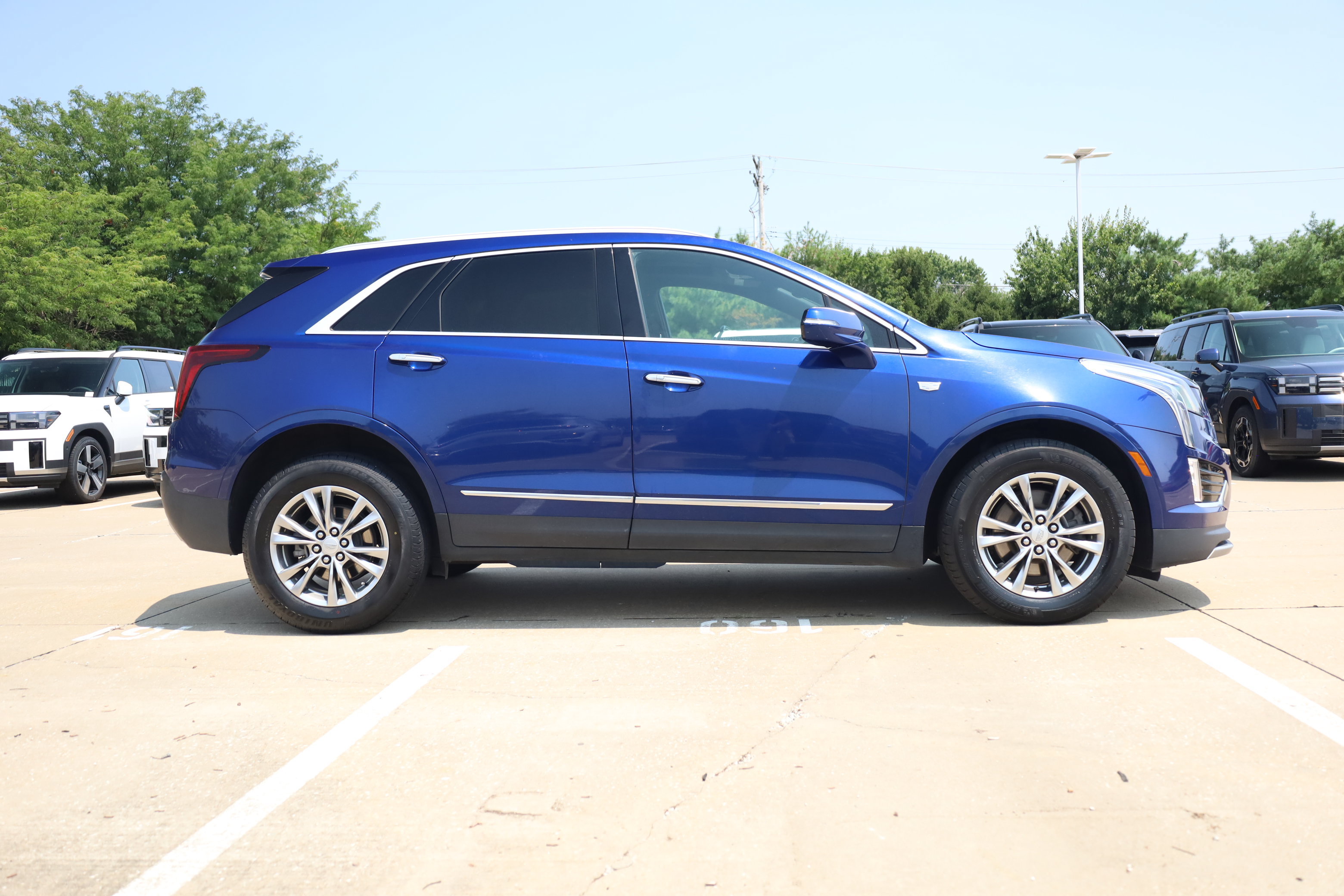 Used 2023 Cadillac XT5 Premium Luxury AWD/4WD image 3