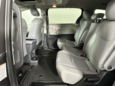 Used 2022 Toyota Sienna XLE w/ XLE Plus Package image 12