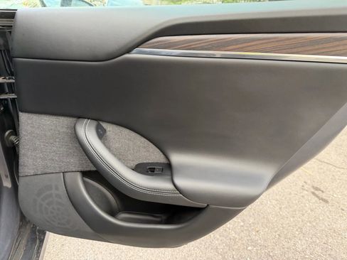 Used 2022 Tesla Model S image 28