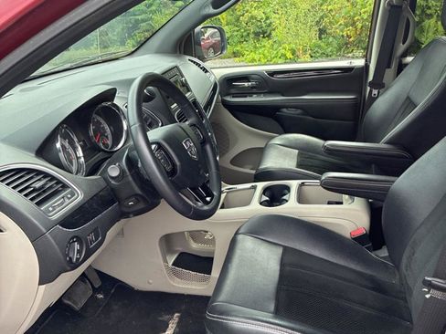 Used 2014 Dodge Grand Caravan SXT FWD image 3