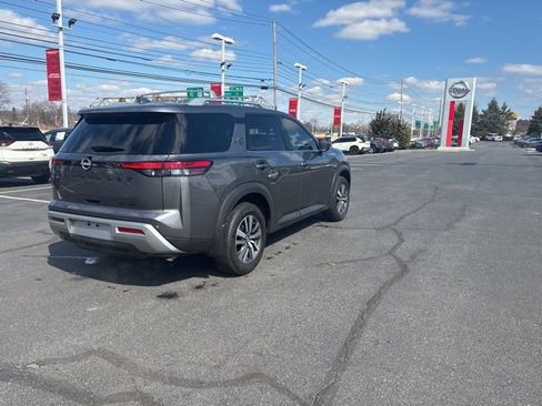 Certified 2025 Nissan Pathfinder SL w/ Black Appearance Package image 7