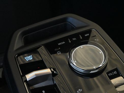 Used 2024 BMW iX xDrive50 w/ Sport Package AWD/4WD image 21
