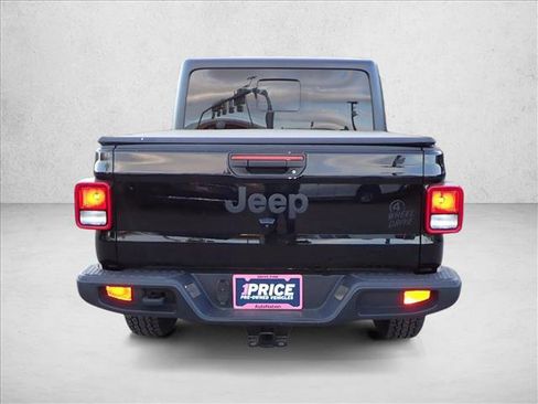 Used 2021 Jeep Gladiator Willys image 3