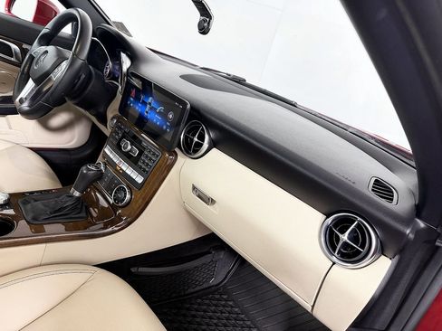 Used 2015 Mercedes-Benz SLK 250 image 43