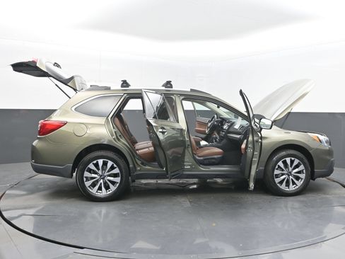 Used 2017 Subaru Outback 3.6R Touring AWD/4WD image 41