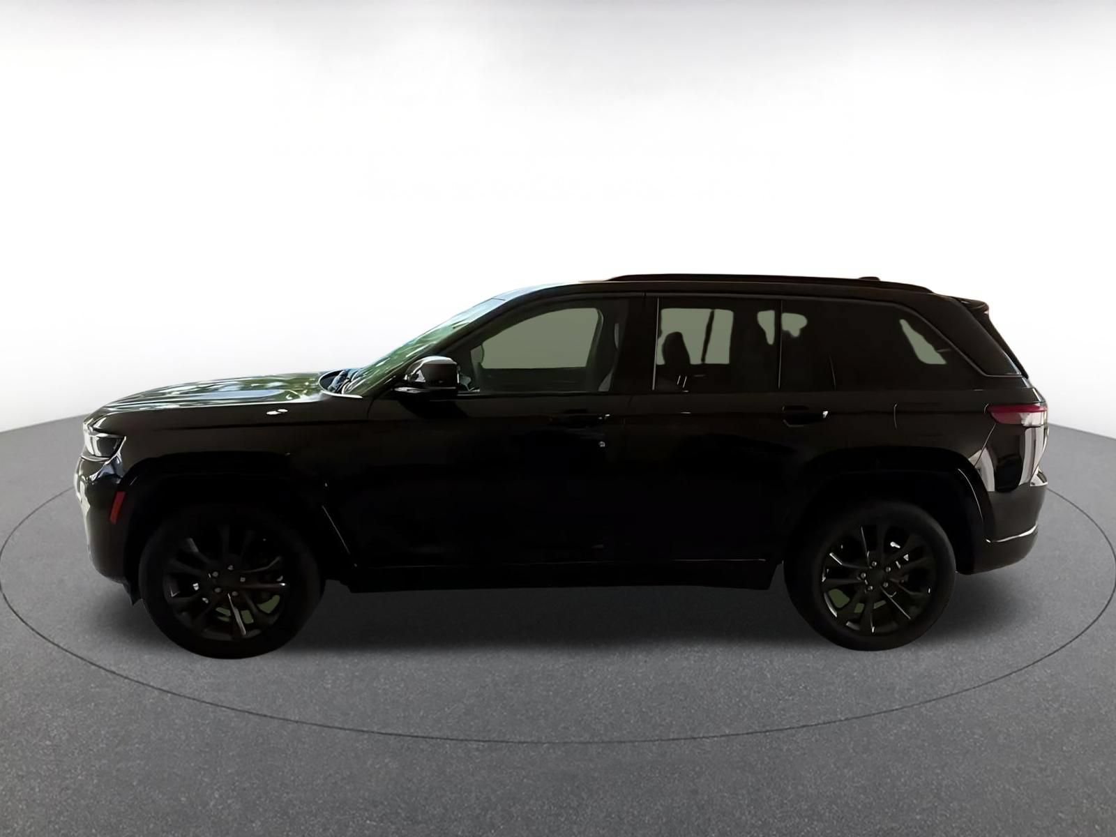 Used 2026 Jeep Grand Cherokee Limited AWD/4WD image 7