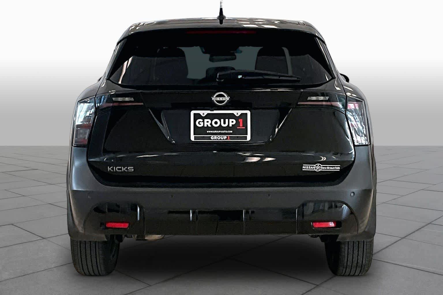 Used 2025 Nissan Kicks SV FWD image 4
