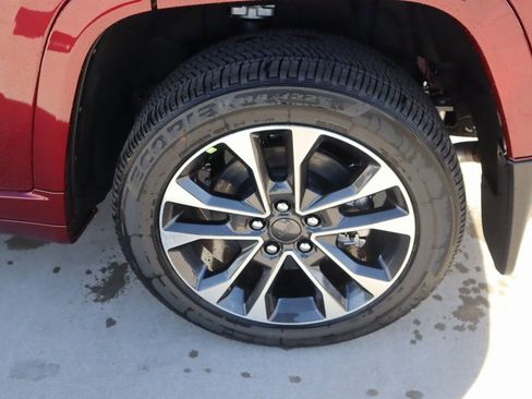 New 2025 Jeep Grand Cherokee L Overland w/ Luxury Tech Group IV image 21