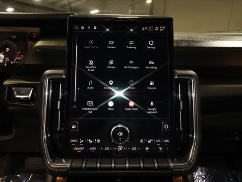 Used 2026 GMC Yukon XL Denali w/ Denali Reserve Package AWD/4WD image 19