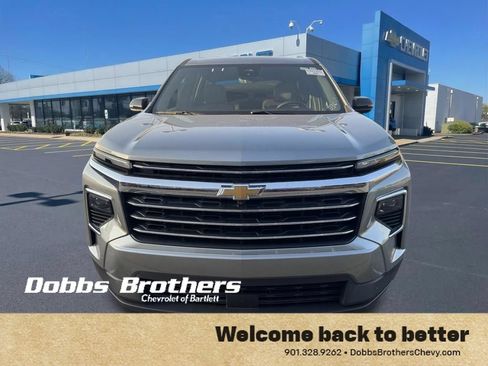 Used 2026 Chevrolet Traverse LT w/ Driver Confidence Package FWD image 2