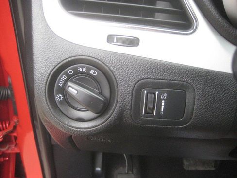 Used 2020 Dodge Journey SE w/ SE Popular Equipment Group FWD image 16