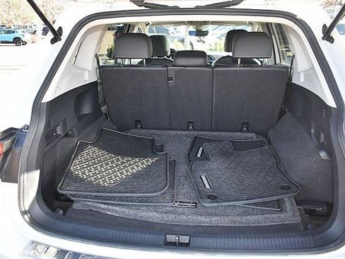 Used 2023 Volkswagen Tiguan SE w/ Panoramic Sunroof Package image 7