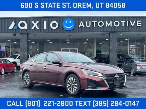 Used 2024 Nissan Altima 2.5 SV FWD image 1