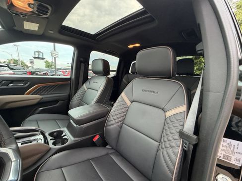 Used 2025 GMC Canyon Denali AWD/4WD image 10