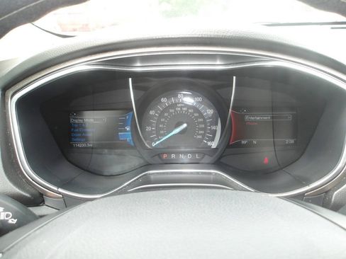 Used 2017 Ford Fusion SE w/ Fusion SE Technology Package FWD image 13