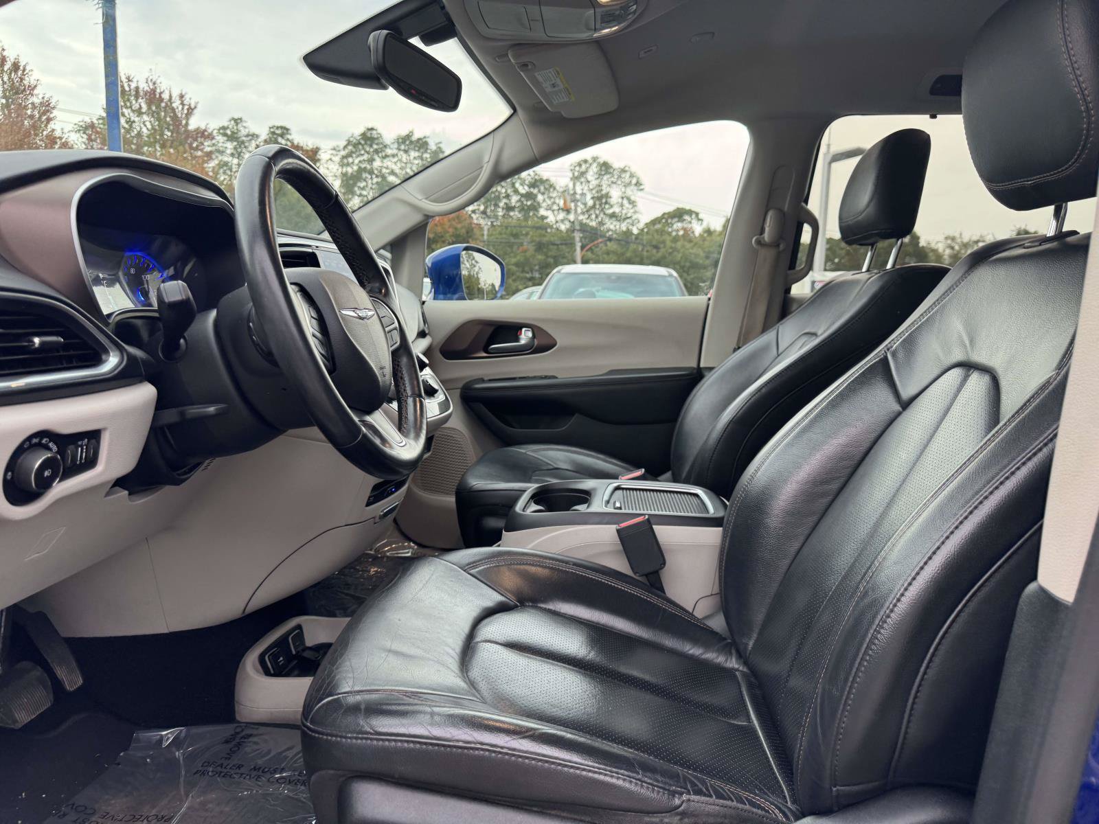 Used 2018 Chrysler Pacifica Touring-L Plus FWD image 13