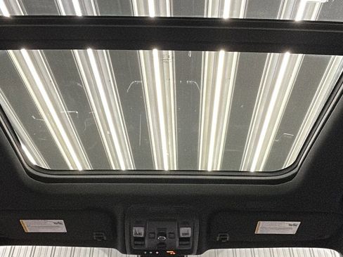 Used 2025 GMC Yukon XL Denali Ultimate image 32