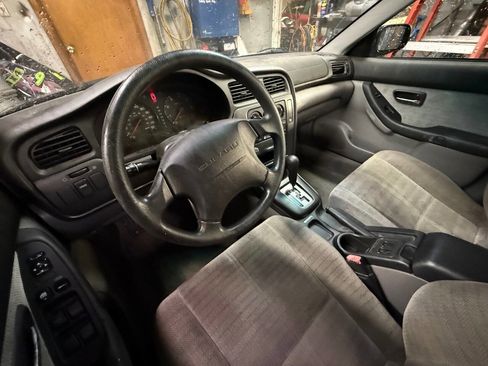Used 2001 Subaru Legacy L image 3