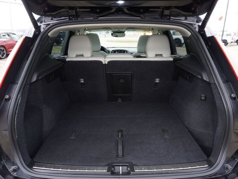 Used 2023 Volvo XC40 B5 Plus image 26