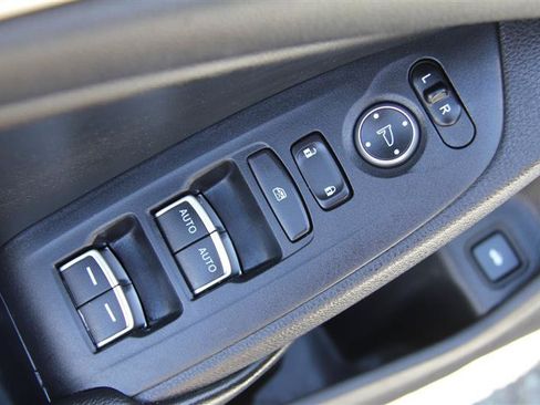 Used 2018 Honda Accord Sport image 17