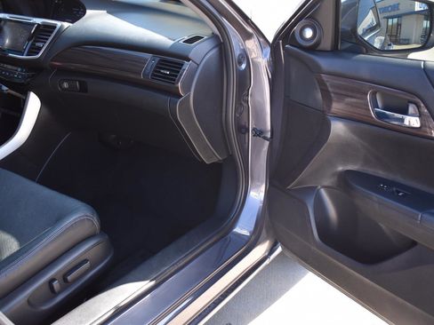 Used 2017 Honda Accord EX-L image 16