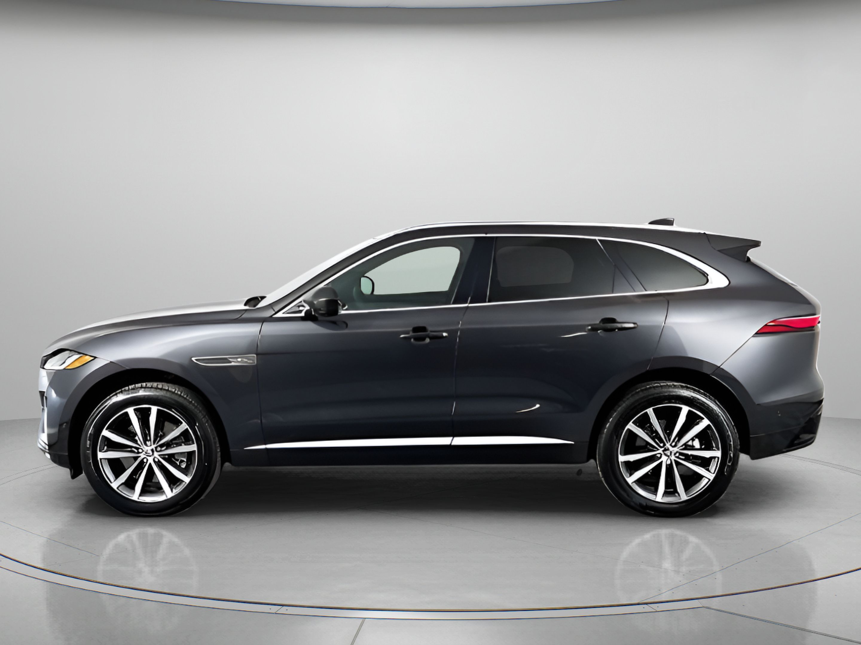 Used 2026 Jaguar F-PACE R-Dynamic S AWD/4WD image 2