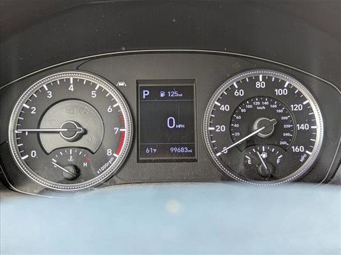 Used 2019 Hyundai Santa Fe SE image 9