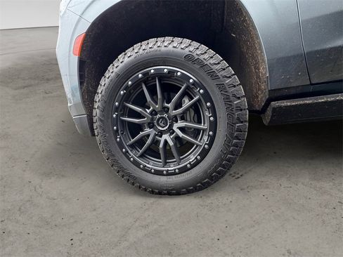 Used 2024 Chevrolet Tahoe High Country image 9