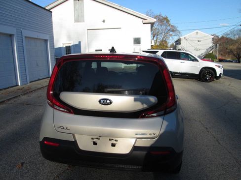 Used 2020 Kia Soul EX image 9