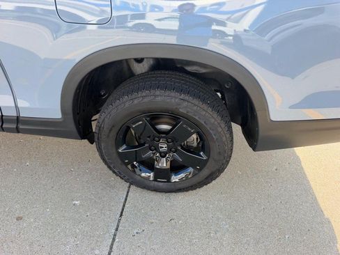 Certified 2024 Honda Ridgeline Black Edition image 5
