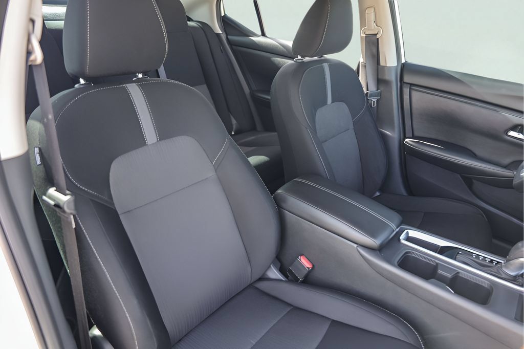 Used 2024 Nissan Sentra SV FWD image 30
