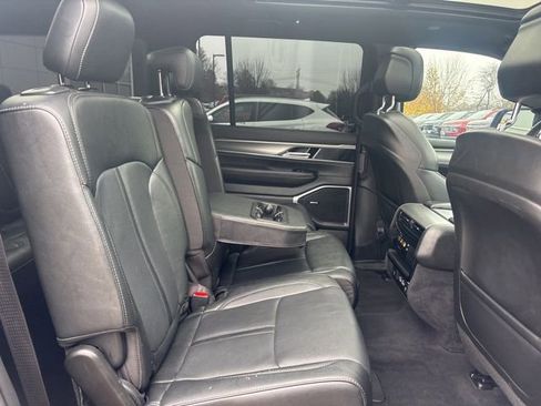 Used 2023 Jeep Wagoneer Series II image 18