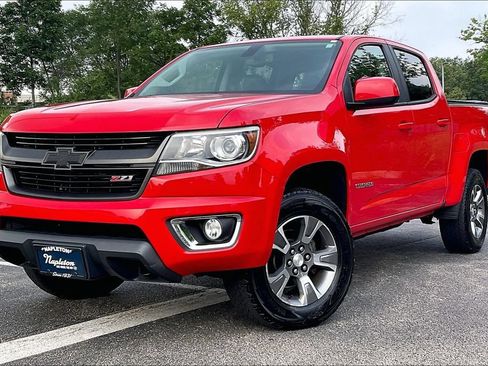 Used 2015 Chevrolet Colorado Z71 AWD/4WD image 2